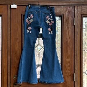 Floral Embroidered Blue Flare Jeans size L